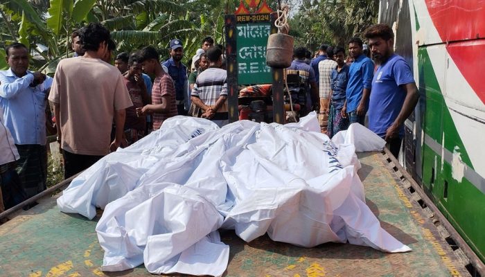 পিরোজপুরে বাস-মোটরসাইকেল সংঘর্ষে ৩ ভাই নিহত