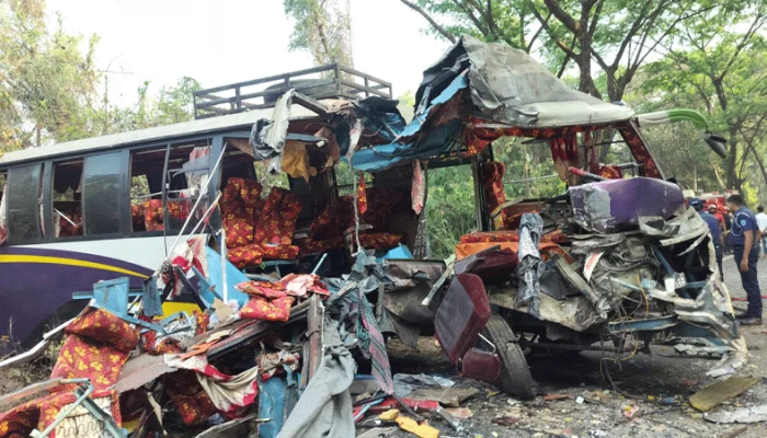 চট্টগ্রামে দুই বাসের সংঘর্ষে নিহত ৫, আহত ৯