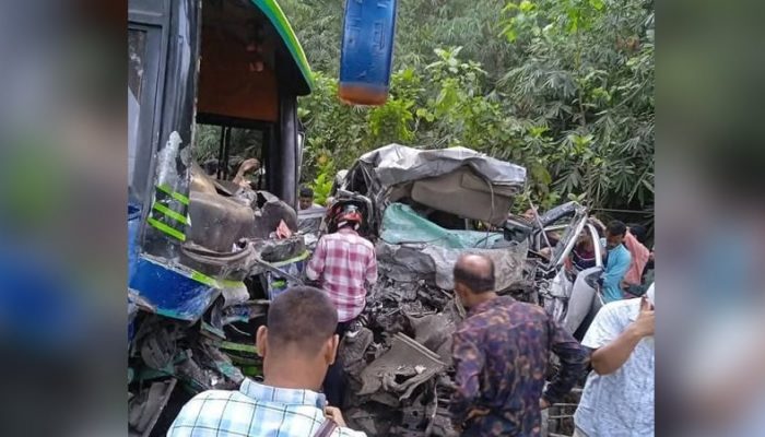 বাস-মাইক্রোবাস সংঘর্ষে নিহত ৭, আহত ৫