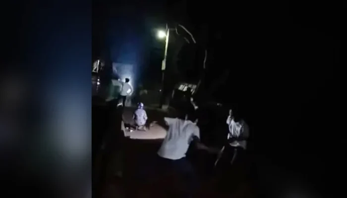 হাজীগঞ্জে সিগারেট নিয়ে দুই গ্রুপের সংঘর্ষ, আহত ৫০