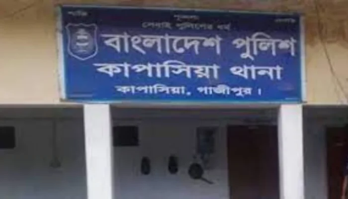 কাপাসিয়ার রানীগঞ্জে মুসল্লিদের বাধায় নাটকের মঞ্চায়ন বন্ধ