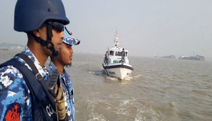 সুন্দরবনে অপহৃত ছয় নারীসহ ৩৩ জেলেকে উদ্ধার করলো কোস্টগার্ড