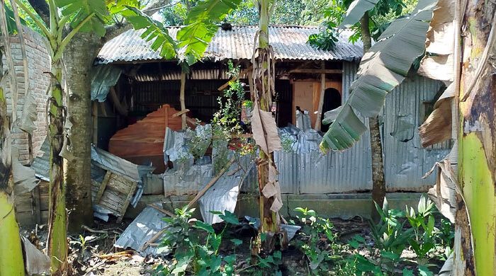শৈলকূপায় আধিপত্য বিস্তার নিয়ে সংঘর্ষ, বাড়িঘর-দোকান ভাঙচুর