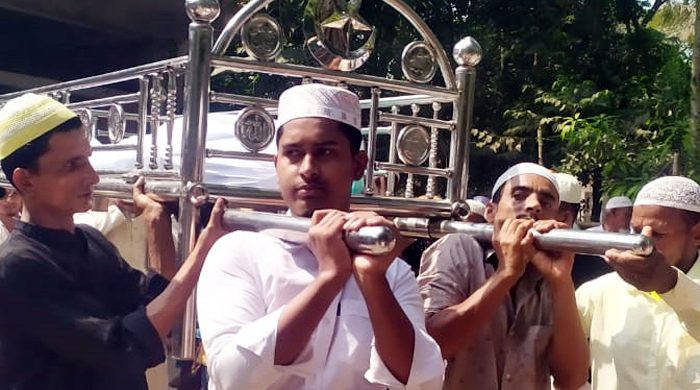 উত্তরপত্রে কিছু লিখলেই সাদা কাপড়ে মোড়ানো বাবার লাশ চোখে ভাসছিল