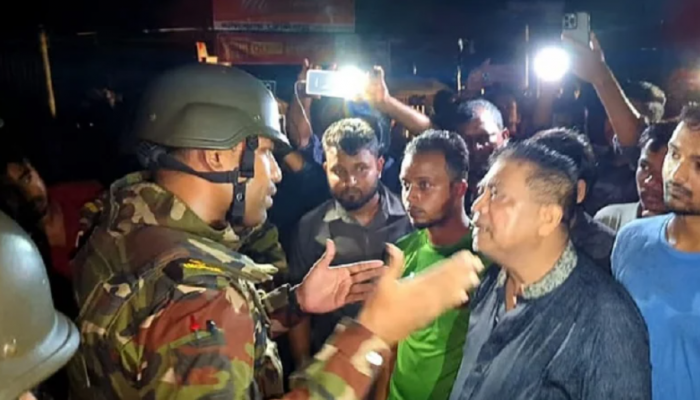 বোনকে উত্ত্যক্তের প্রতিবাদ করায় বৈষম্যবিরোধী নেত্রীকে মারধর