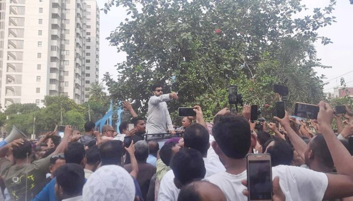 ৪৮ ঘণ্টার আল্টিমেটাম দিয়ে আন্দোলন স্থগিত করেছেন ইশরাক