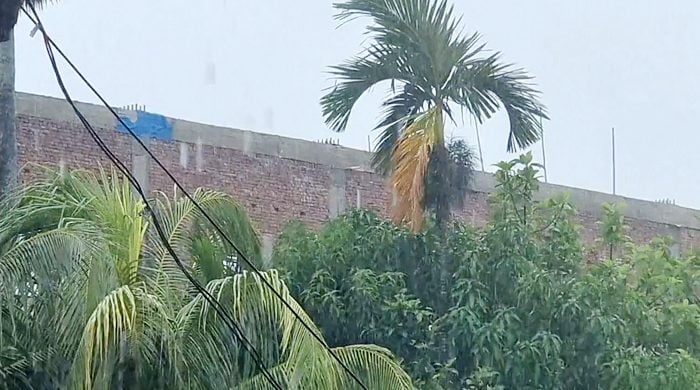 সাগরে নিম্নচাপের কারণে চাঁদপুর-নারায়ণগঞ্জ রুটে ছোট লঞ্চ চলাচল বন্ধ