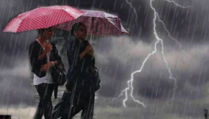 ঝোড়ো হাওয়াসহ বজ্রবৃষ্টি নিয়ে যে বার্তা দিলো আবহাওয়া অফিস