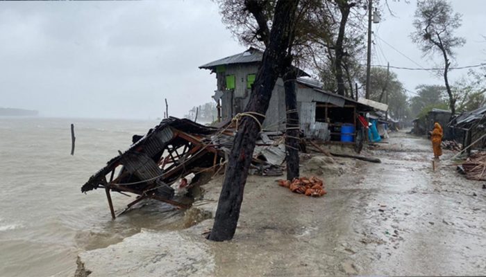 প্রাকৃতিক দুর্যোগে বিপর্যস্ত দেশের টেলিযোগাযোগ