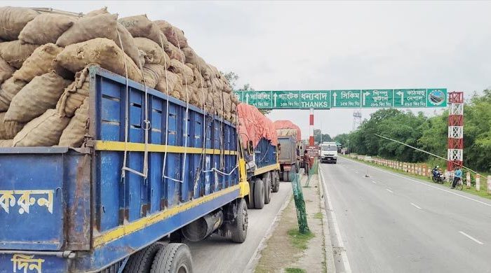 ভারতের নিষেধাজ্ঞার কারণে পিভিসি ডোরের গাড়ি বাংলাবান্ধা থেকে ফেরত এলো