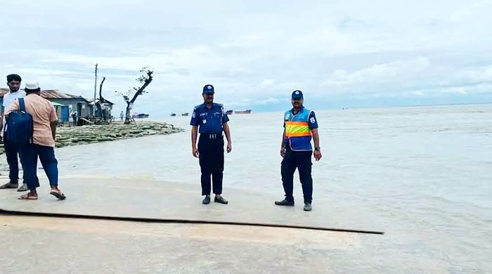 হাতিয়ার সঙ্গে সারাদেশের নৌ-যোগাযোগ বন্ধ