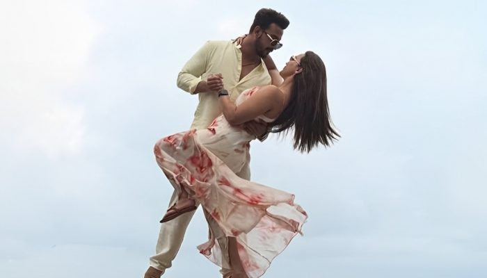 বনি ও কৌশানী মুখার্জির রোমান্টিক ছবি ফেসবুকে ভাইরাল