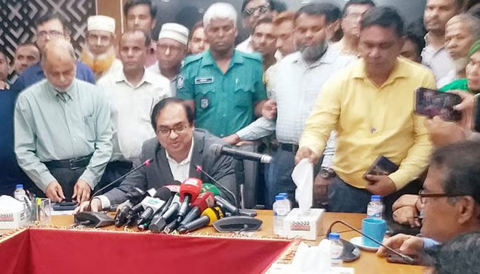 একদিনের জন্য বিক্ষোভ স্থগিত, সরকারি কর্মচারীদের দাবি এখন সরকারের শীর্ষমহলে