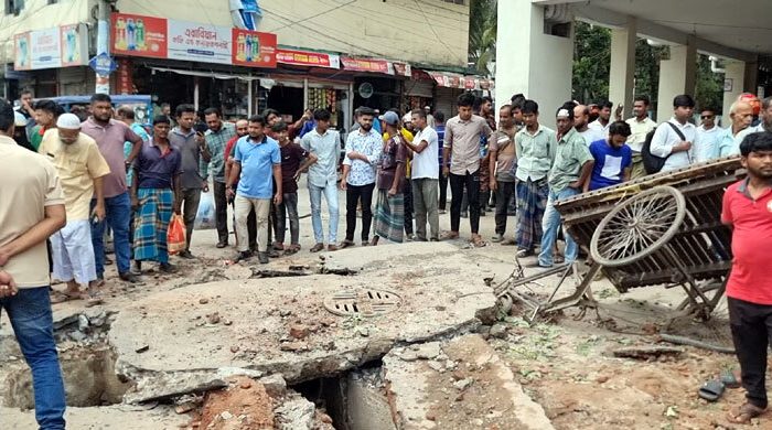 চাঁদপুরে দীপু মনির বাসার বিস্ফোরণে আহত ৩