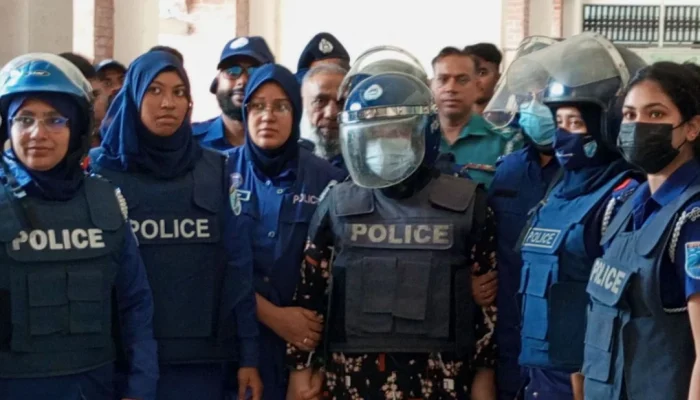 আবারও রিমান্ডে মমতাজ: প্রিজনভ্যানে ডিম নিক্ষেপ