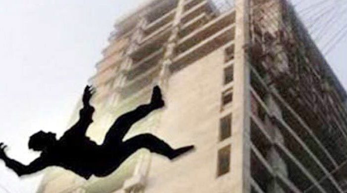কুমিল্লায় পাঁচতলা থেকে পড়ে যুবকের মৃত্যু