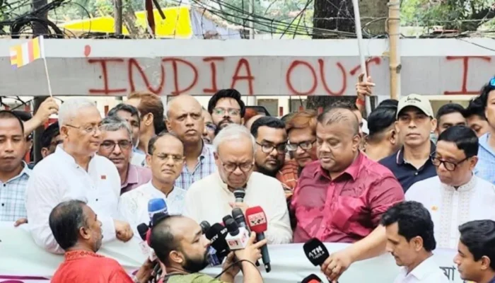 রিজভীর অভিযোগ: অন্তর্বর্তী সরকার হাঁটছে শেখ হাসিনার পথে