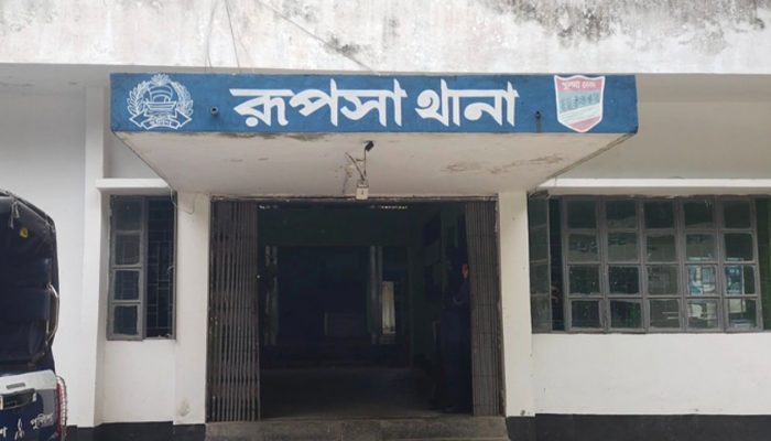 খুলনায় স্ত্রীর পরকীয়া প্রেমিককে কুপিয়ে হত্যা করলো স্বামী