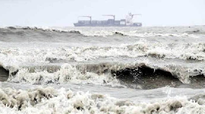 সাগরে সুস্পষ্ট লঘুচাপ থাকায় সতর্ক সংকেত বহাল