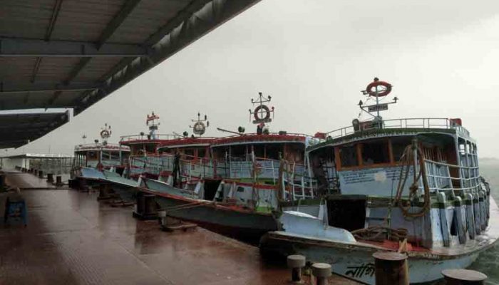 দৌলতদিয়া-পাটুরিয়া নৌরুটে লঞ্চ চলাচল বন্ধ