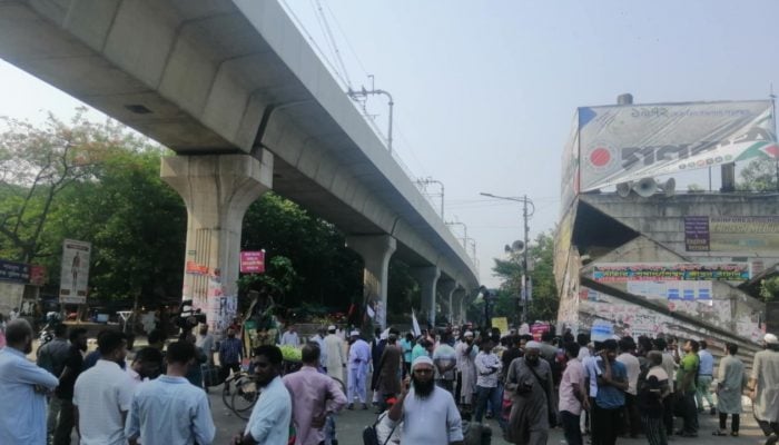 শাহবাগে ছাত্র-জনতার বিক্ষোভ দ্বিতীয় দিনের মতো চলছে
