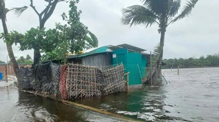 সেন্টমার্টিনে তলিয়ে গেছে শতাধিক ঘর-বাড়ি