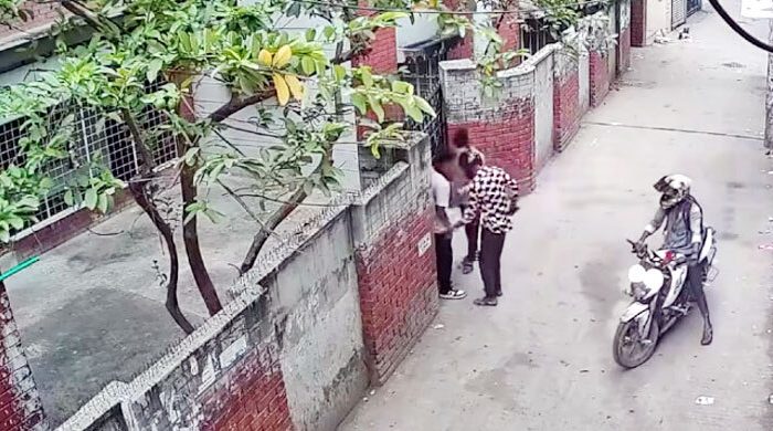 মগবাজারে ব্যাগ ছিনতাইয়ের ঘটনায় ৩ জন গ্রেফতার