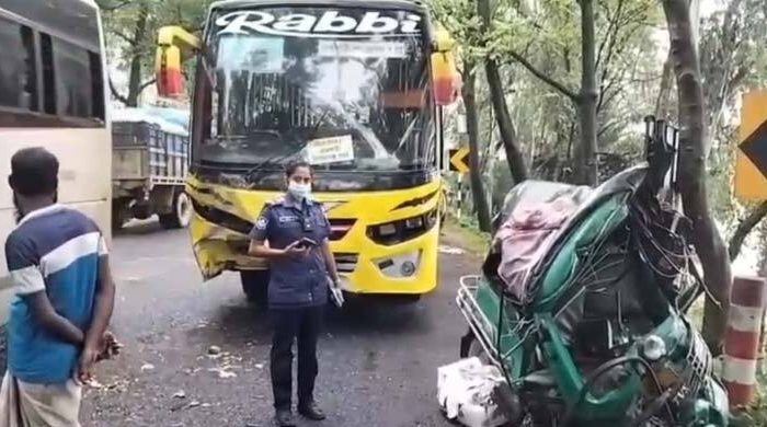 নাটোরে বাস ও অটোরিকশা সংঘর্ষে নিহত ৪