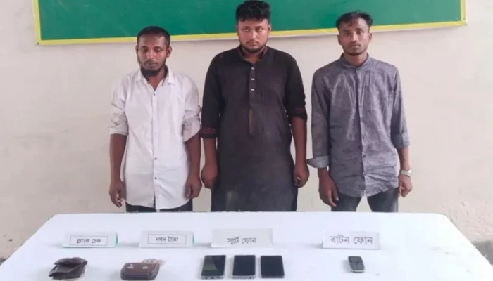 ‘সমন্বয়ক’ পরিচয়ে চাঁদাবাজির অভিযোগে সেনাবাহিনীর হাতে আটক ৩ যুবক
