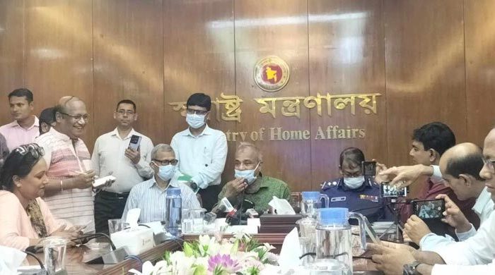 সরকার পিট্টি মারা পুলিশ চায় না: স্বরাষ্ট্র উপদেষ্টা