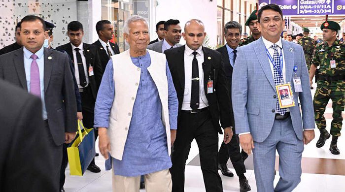 শনিবার সকালে দেশে ফিরলেন প্রধান উপদেষ্টা