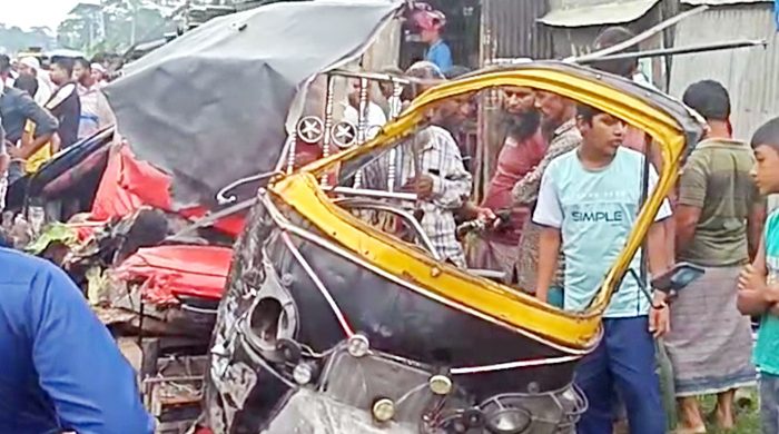 ভাঙ্গায় বাস-মাহেন্দ্র সংঘর্ষে নিহত ৫