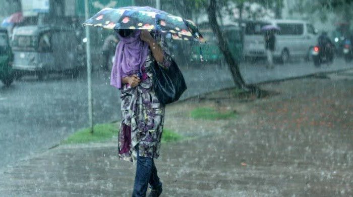 হঠাৎ বৃষ্টিতে স্বস্তিতে
