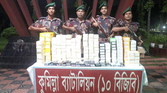 কুমিল্লা সীমান্তে অবৈধ ভারতীয় মোবাইল ফোন জব্দ