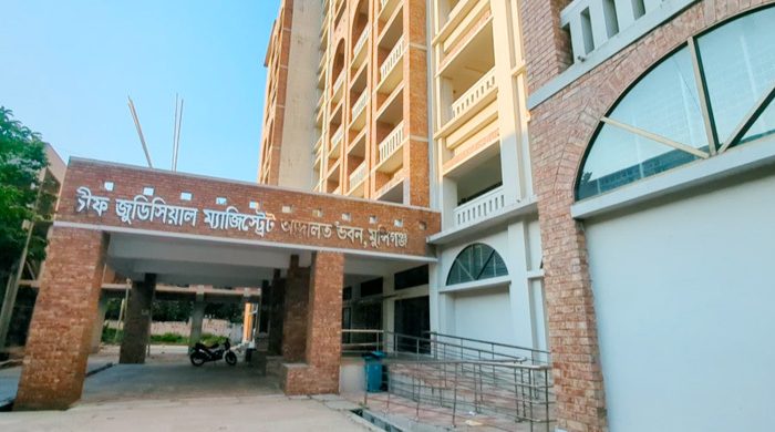 বাবার টাকা চুরির অভিযোগে ছেলের মামলায় কারাগারে মা-নানী
