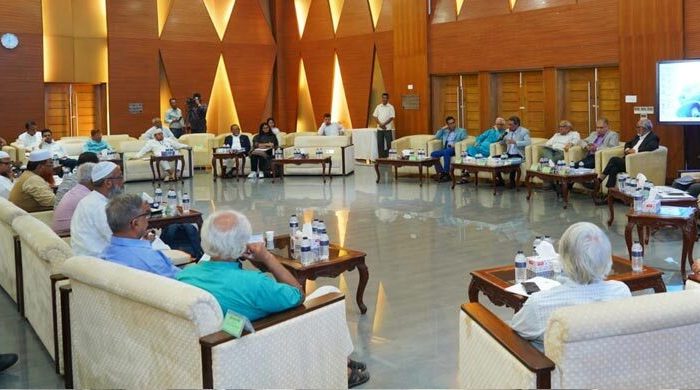 একটু ছাড় দেওয়ার জায়গায় আসুন: আলী রীয়াজ