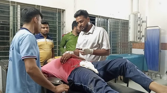 বাবা-ছেলেকে কুপিয়ে ৮০ হাজার টাকা লুট