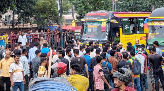 বহিষ্কারাদেশ প্রত্যাহার দাবিতে নতুনবাজারে ইউআইইউ শিক্ষার্থীদের ব্লকেড