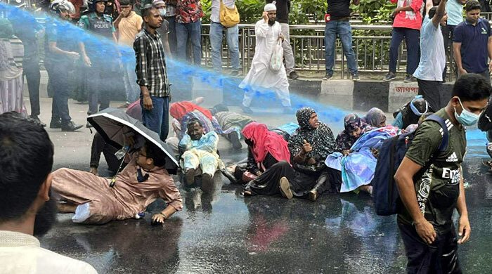 শিক্ষক নিবন্ধনে ফেল করাদের ওপর জলকামান-সাউন্ড গ্রেনেড নিক্ষেপ