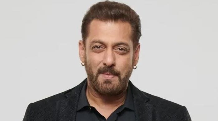 প্রেম নিয়ে আমিরকে খোঁচা দিলেন সালমান