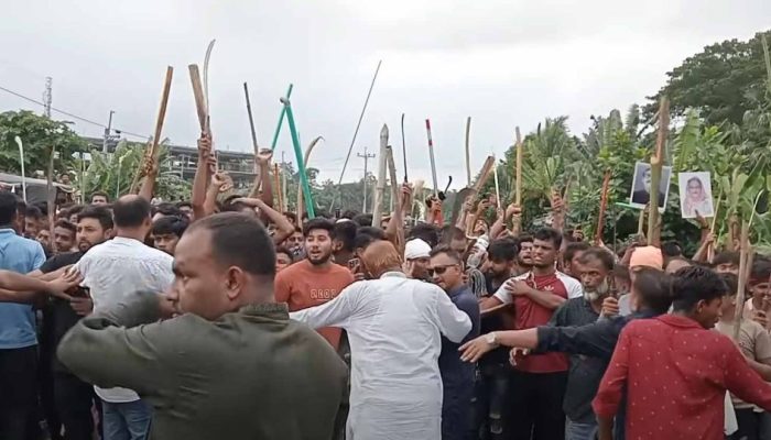 কোটালীপাড়ায় সড়ক অবরোধ