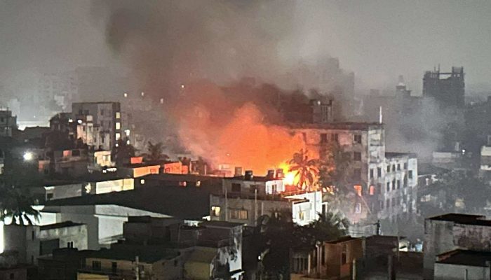 খুলনায় ছাতা কারখানায়
