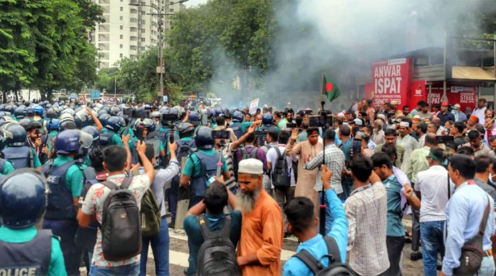 পুলিশের জলকামান-সাউন্ড