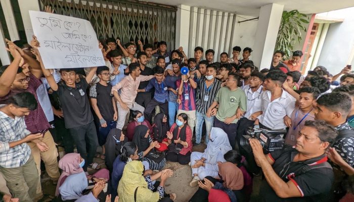 শিক্ষা উপদেষ্টার পদত্যাগের