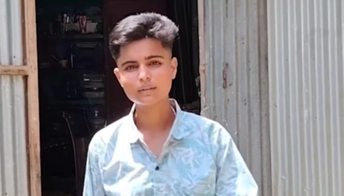 ১৭ বছরের মেয়ে এক