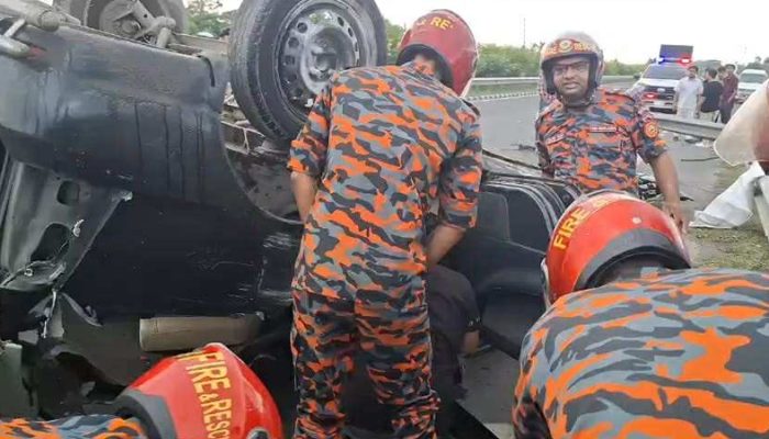 ঢাকা-মাওয়া এক্সপ্রেসওয়েতে প্রাইভেটকার উল্টে ৩ জন নিহত