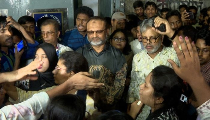 ঢাবি আবাসিক হলে ছাত্ররাজনীতি নিষিদ্ধ থাকবে-উপাচার্যের ঘোষণা