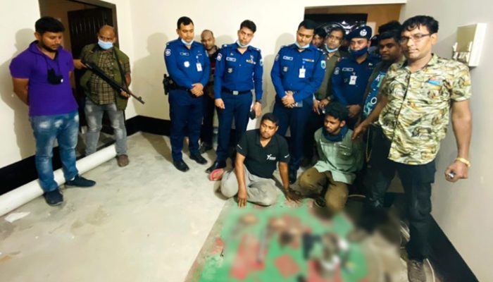 পাবনার চতরা বিলে অস্ত্র তৈরির কারখানা-বিপুল সরঞ্জামসহ আটক ২