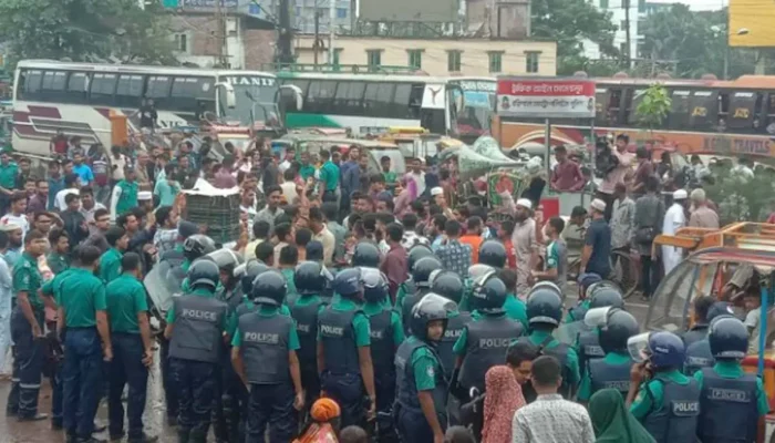 বরিশালে চলছে ব্লকেড -১৫ দিনের আন্দোলনে অচল নগরী