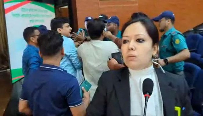 সীমানা নিয়ে ইসির শুনানিতে বিএনপির দুই গ্রুপের সংঘর্ষ, উত্তপ্ত পরিবেশ
